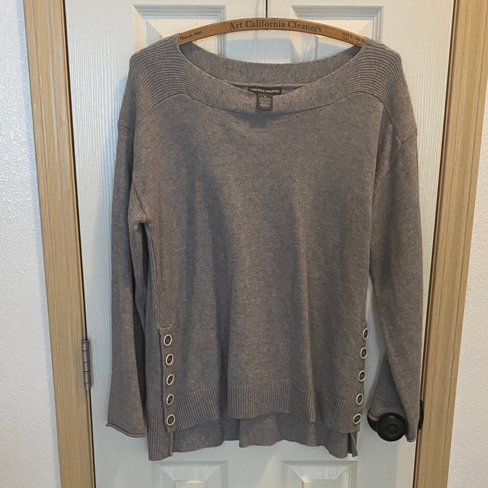 Chelsea & Theodore Heather Gray Knit Top